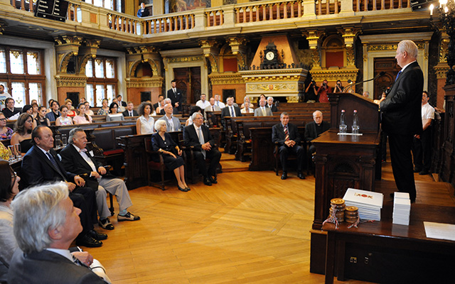 Tarlós István főpolgármester ünnepi beszédet mond Budapest díszpolgári címeinek átadása előtt a Fővárosi Közgyűlés ünnepi ülésén az Újvárosháza dísztermében 2019. június 19-én