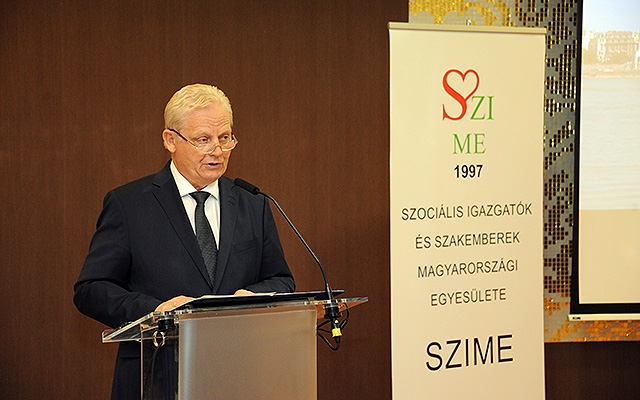 Tarlós István főpolgármester köszöntőt mond a Szociális Igazgatók és Szakemberek Magyarországi Egyesülete XVIII. Nemzetközi Konferencia megnyitóján