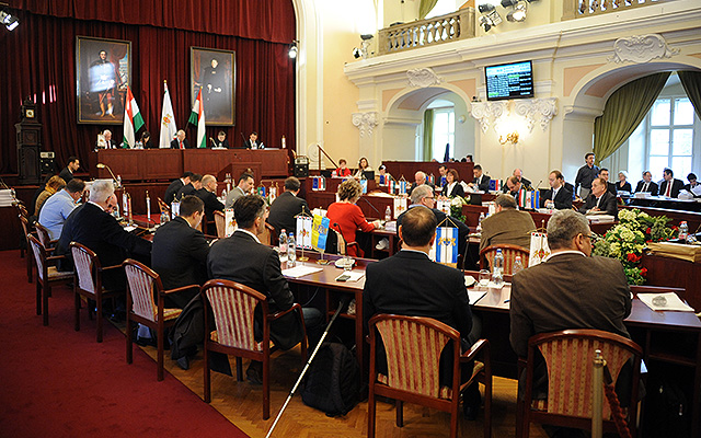 Ülésezik a Fővárosi Közgyűlés a Városháza dísztermében 2016. december 7-én