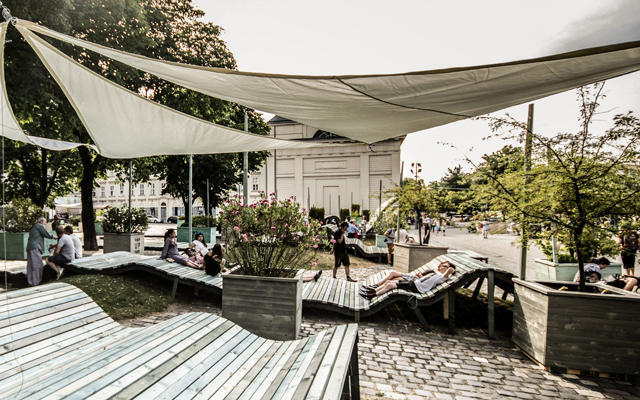 A Városháza parkban őszig üzemelő POP UP park a megnyitó napján