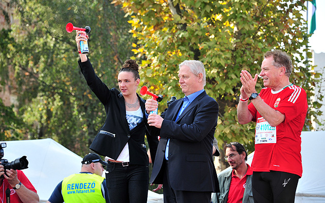 Tarlós István, Budapest főpolgármestere és Hosszú Katinka háromszoros világbajnok magyar úszó elindítja a 29. Spar Budapest Maratont                                    