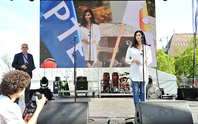 A Dunai Regatta rendezvény megnyitóján beszédet mond Szalay-Bobrovniczky Alexandra főpolgármester-helyettes a Műegyetem rakparton