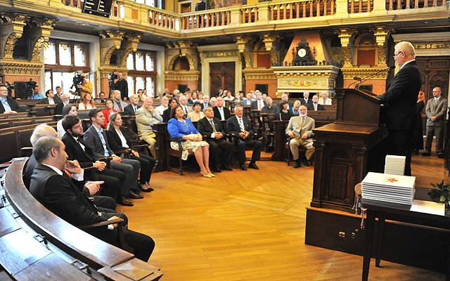 Tarlós István, Budapest főpolgármestere köszönti a 2015. június 19-i ünnepi közgyűlés résztvevőit az Újvárosháza Dísztermében