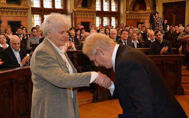 KESERÜ ILONA Munkácsy Mihály-, Kossuth- és Prima díjas érdemes művész, a Nemzet Művésze díjjal kitüntetett festőművész, professor emeritus 