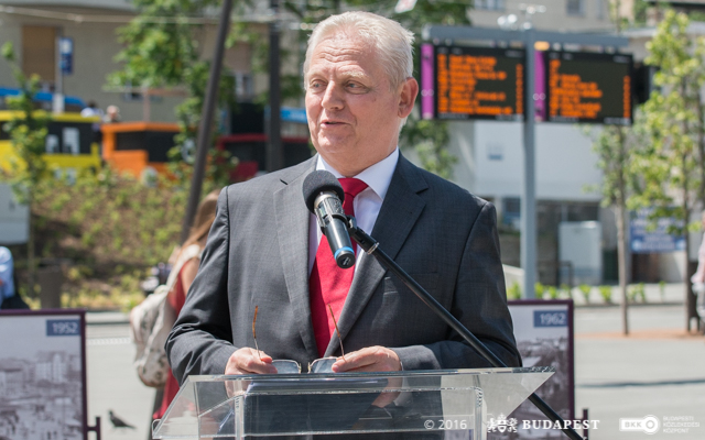 Mayor István Tarlós at the official inauguration of the Széll Kálmán tér (square)