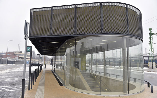 Pedestrians exit at the P+R parking lot in Kelenföld, near the metro terminal