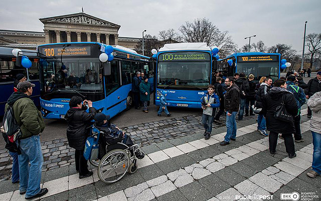 Low-floor busses at the Heroe's Square 