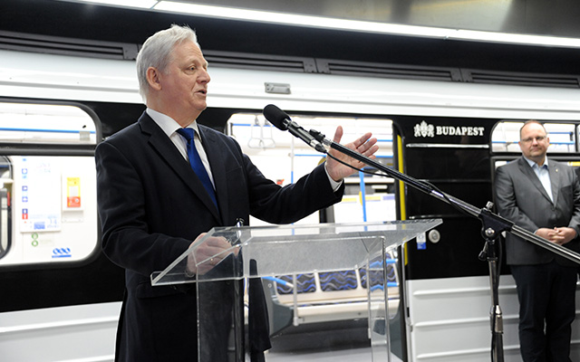 Tarlós István főpolgármester nyitóbeszédet tart az M3-as metróvonal északi szakaszának átadásán