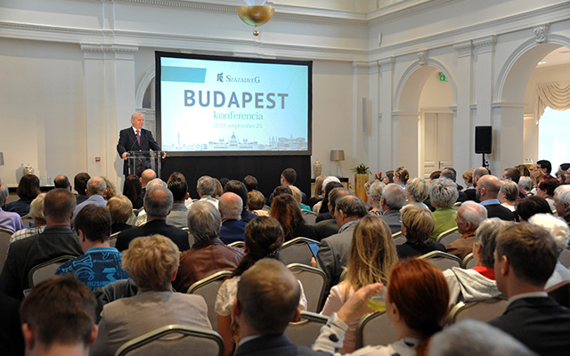 Tarlós István, Budapest főpolgármestere nyitóbeszédet mond a Századvég Alapítvány szervezésében megrendezett Budapest című konferencián