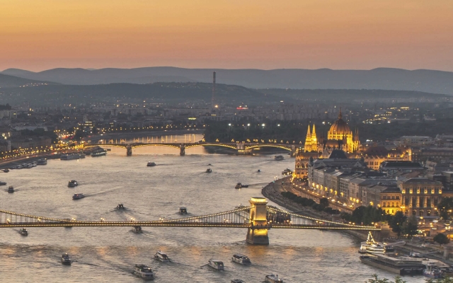 Budapest látképe naplementében