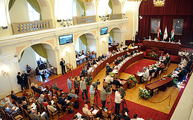 Ülésezik a Fővárosi Közgyűlés a Városháza dísztermében 2016. szeptember 28-án