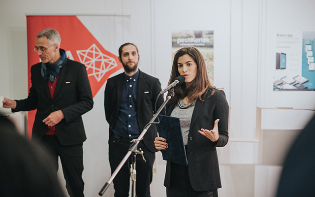 Szalay-Bobrovniczky Alexandra főpolgármester-helyettes beszédet mond a belvárosi Budapest Projekt Galériában Budapest Design-képletek címmel nyílt kiállítás megnyitóján