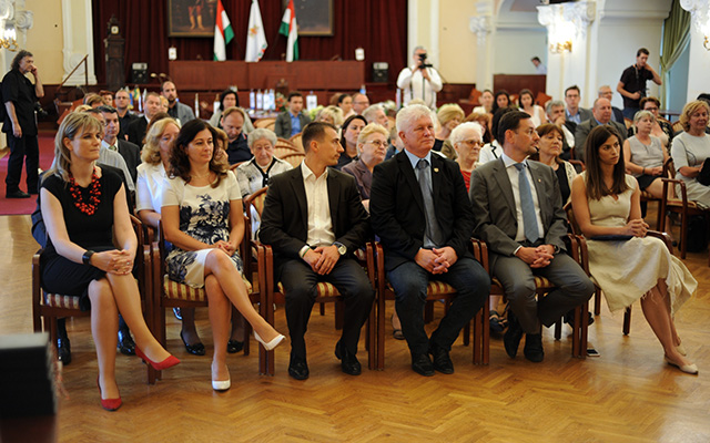 A Bárczy István-díj ünnepélyes átadásán résztvevő vendégek és meghívottak a Városháza dísztermében 2017. június 7-én