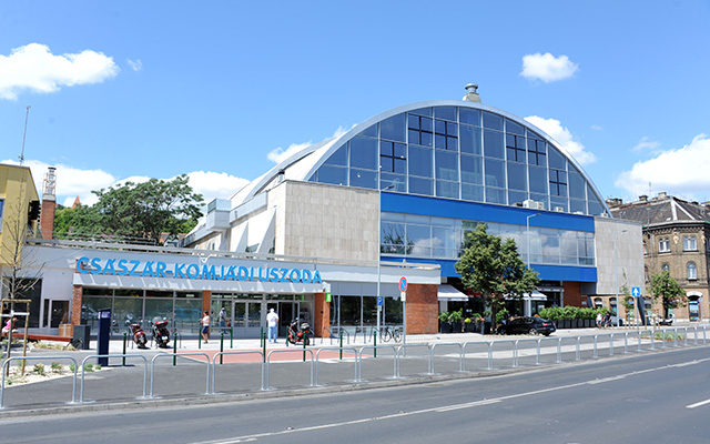 A felújított Császár-Komjádi Sportuszoda főépülete