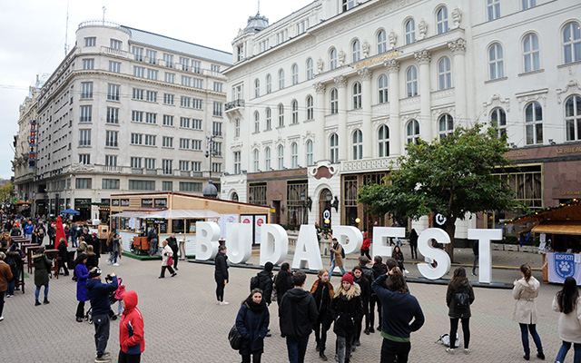 A budapesti Adventi- és Karácsonyi Vásár a Vörösmarty téren