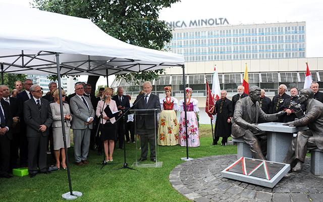 Tarlós István, Budapest főpolgármestere beszédet mond Henryk Sławik és idősebb Antall József emlékművének avatási ünnepségén