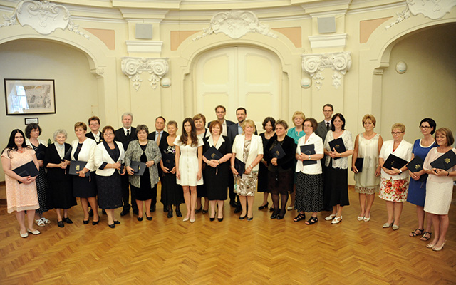 Csoportképen a díjazottak a Bárczy István-díj ünnepélyes átadása után a Városháza dísztermében 2018. június 6-án