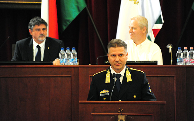 A közgyűlés előtt szólal fel Bucsek Gábor dandártábornok, július 1-től kinevezett budapesti rendőrfőkapitány