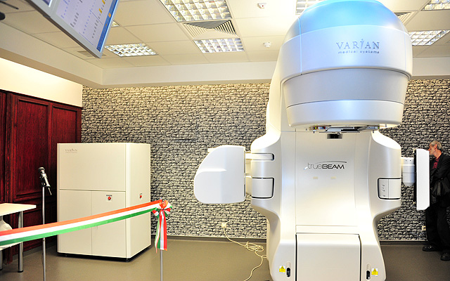 Az Országos Onkológiai Intézet új besugárzó készüléke                                    