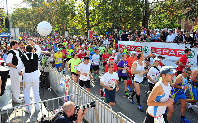 A 29. Spar Budapest Maraton rajtja utáni pillanatok egyike                                    
