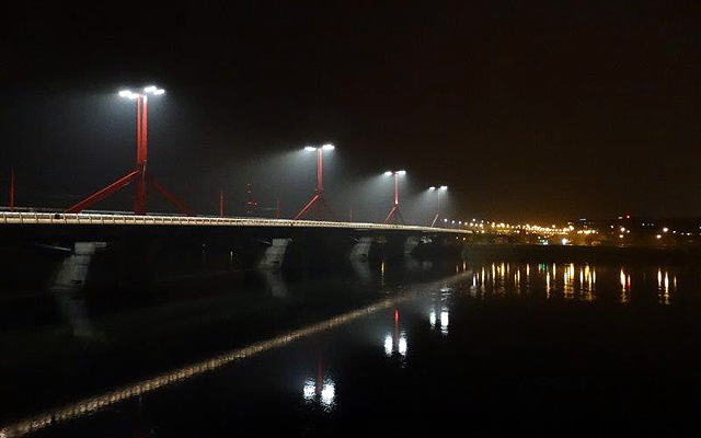 A Rákóczi híd éjszaka a megújult közvilágítással