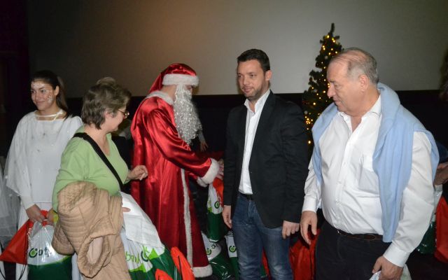 Dr. Szeneczey Balázs főpolgármester-helyettes és Dr. Edvi Péter, a Nemzetközi Gyermekmentő Szolgálat elnöke a Mindenki Karácsonya rendezvényen