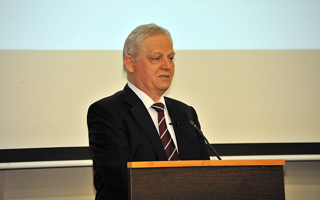 Tarlós István, Budapest főpolgármestere előadást tart a Magyar Közgazdasági Társaság Corvinus Egyetemi Ifjúsági Bizottsága által szervezett rendezvényen 