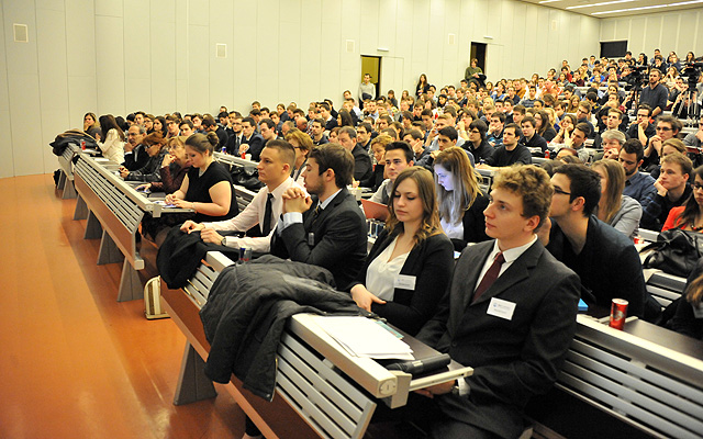 Hallgatóság a Corvinus Egyetemen a Magyar Közgazdasági Társaság Corvinus Egyetemi Ifjúsági Bizottsága által szervezett rendezvényen 