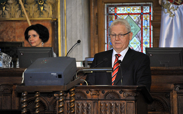 Tarlós István, Budapest főpolgármestere üdvözli a részvevőket és köszöntő beszédet mond a ‘100 éves a Védőnői Szolgálat’ című konferencián