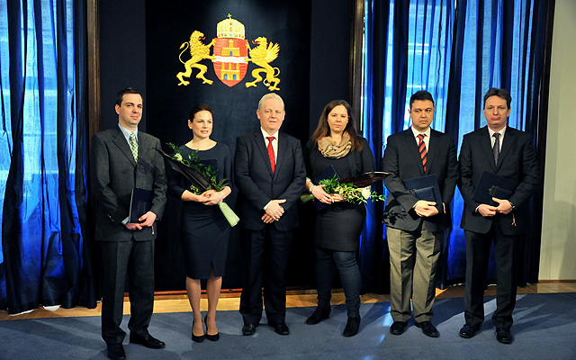 A csoportképen balról-jobbra: Szirmay Dávid, Kovács Andrea, Tarlós István, Kocsis Éva, Szentesi Zöldi László és Erdei Tamás