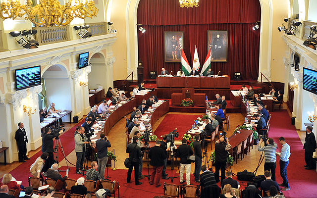 A Fővárosi Közgyűlés ülése 2015. április 29-én a Városháza dísztermében