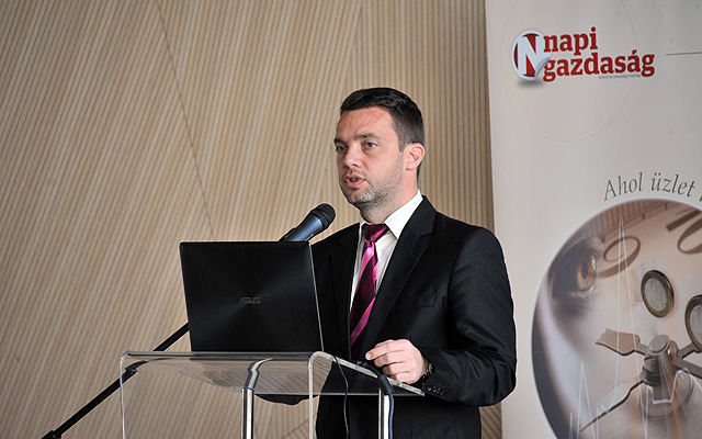 A szakmai fórumon dr. Szeneczey Balázs főpolgármester-helyettes „Budapest a nagy változások útján” címmel tartott előadást