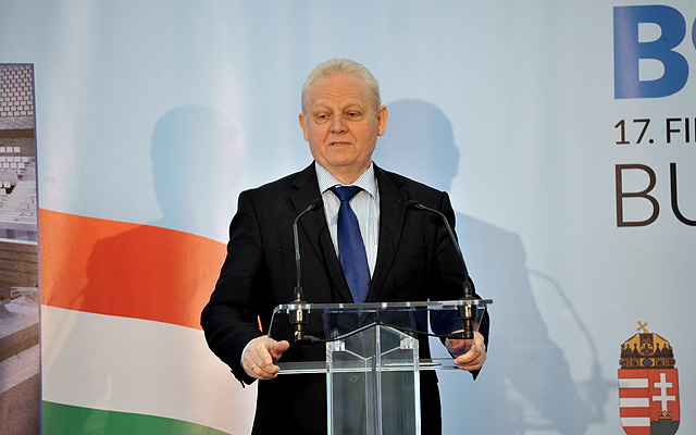 Tarlós István főpolgármester beszédet mond a Dagály Úszókomplexum ünnepélyes alapkőletételén