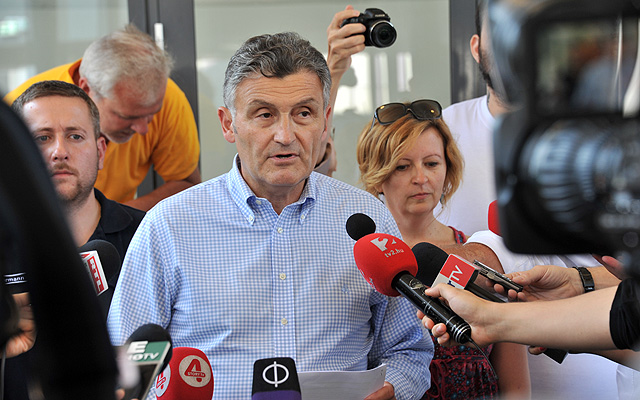 Dr. Pető György, a Fővárosi Önkormányzati Rendészeti Igazgatóság (FÖRI) vezetője sajtótájékoztatót tart a FÖRI kihelyezett szolgálati helyisége előtt 

